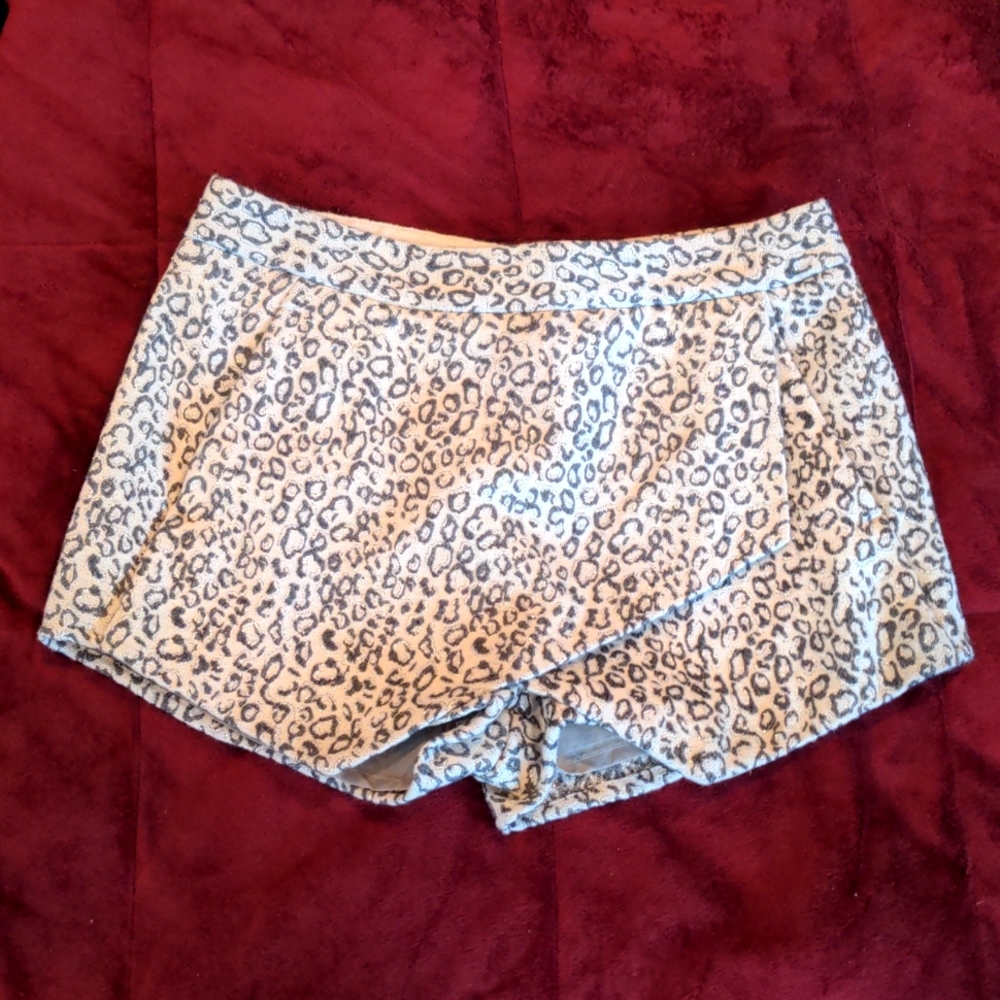 Express Silver Shimmer Cheetah Dressy Skort in size Small